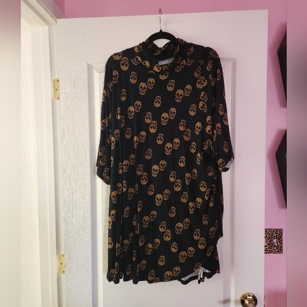 Torrid Size 6 Black and Gold Skull Turtle Neck Super Soft Top, Plus Size